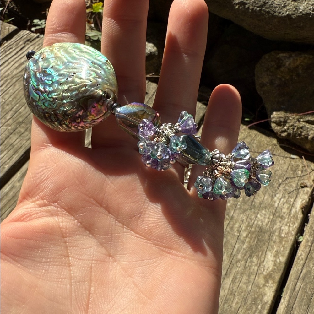 Iridescent Abalone Shell Bracelet with glass flower Accents - Picture 7 of 7